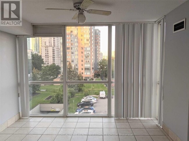 Building Photo - 350-350 Webb Dr