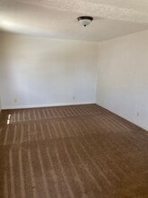 Building Photo - 516-5165 W 4th St