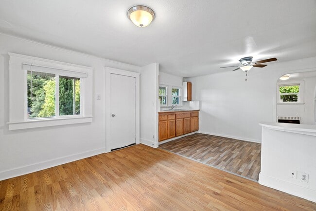 Building Photo - Great 2 bedroom 1 Bathroom ADU in the hear...