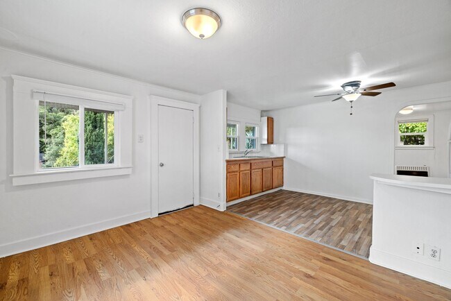 Foto del edificio - Great 2 bedroom 1 Bathroom ADU in the hear...