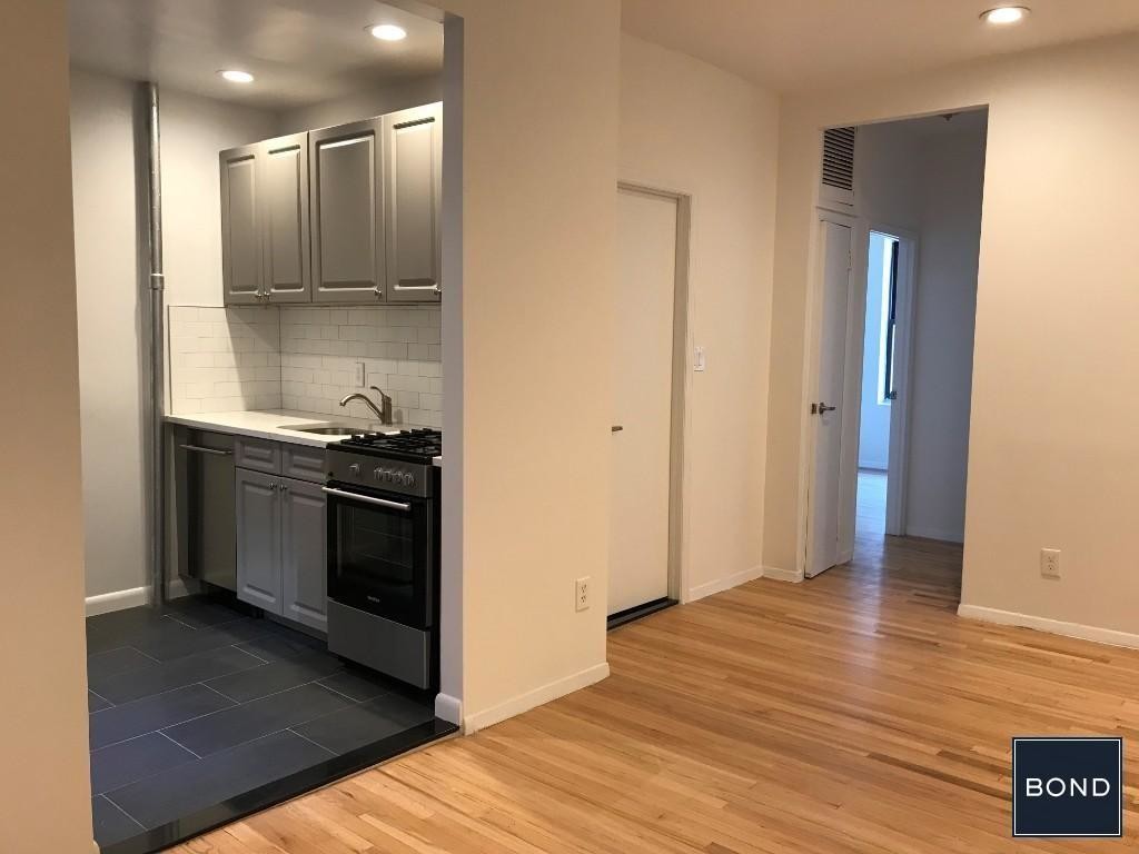 Primary Photo - 415 E 65th St