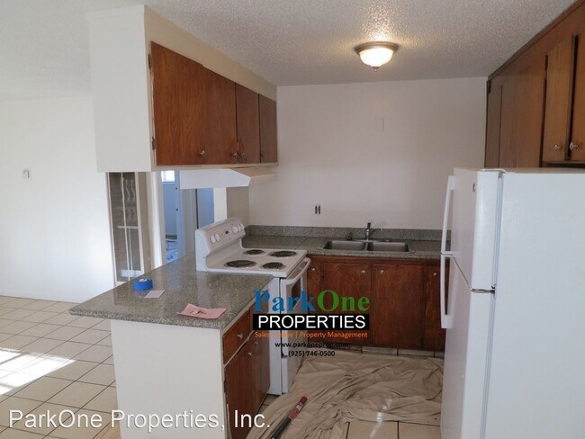 Building Photo - 1495 Bassett Dr