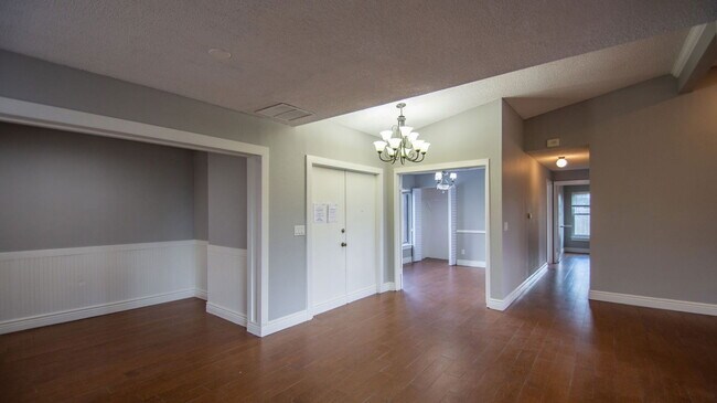 Foto del edificio - 704 Putt Ln