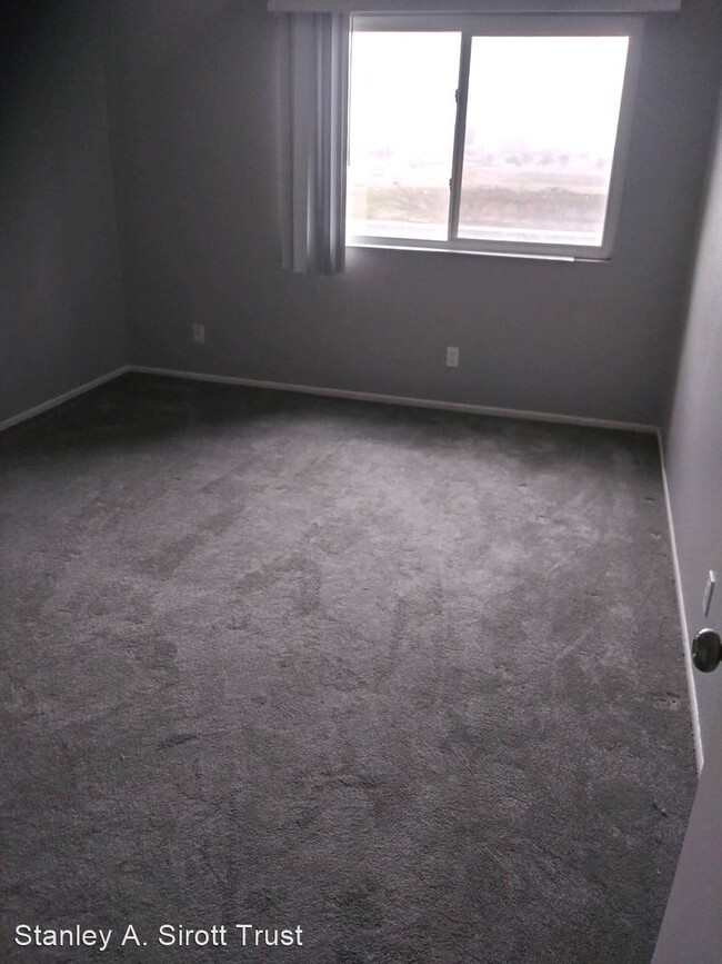 Building Photo - 2 br, 1 bath Apartment - 1335 N. Barranca ...