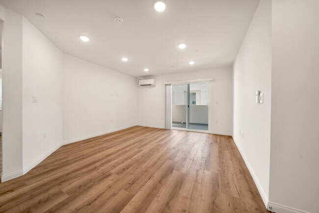 Building Photo - 11514 Cumpston St