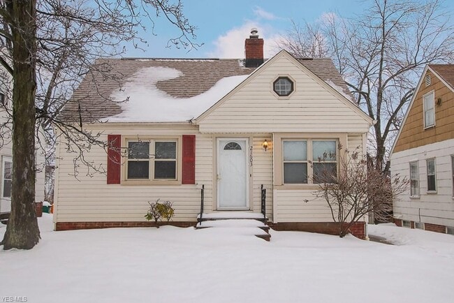 Building Photo - 21603 Hillgrove Ave