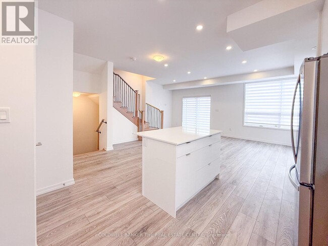 Building Photo - 16 Lytham Grn Cir