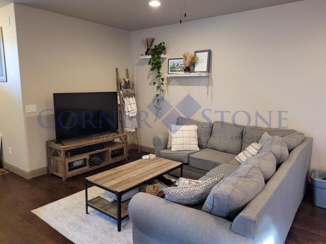 Foto del edificio - FIRST MONTH RENT FREE! Stunning Home Close...