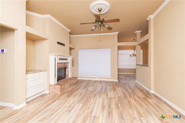 Foto del edificio - 4819 Box Canyon Dr
