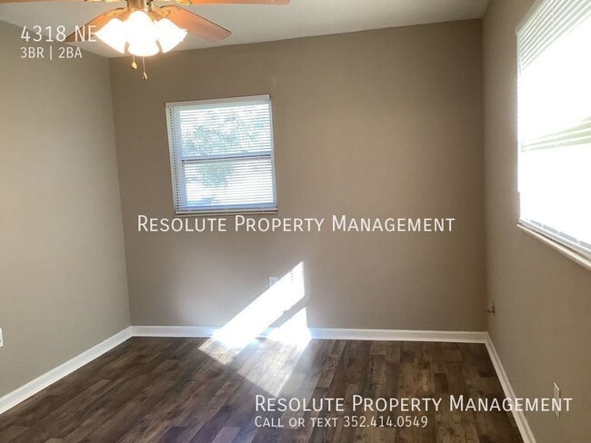 Building Photo - 3 Bed, 1.5 Bath Home Located in NE Ocala