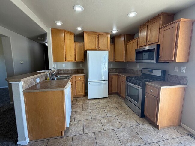 Building Photo - 710 Sunrise Ct