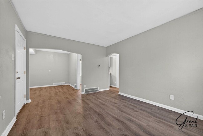 Foto del edificio - $1275 3 bedroom bungalow
