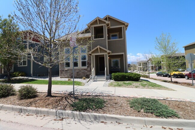Foto del edificio - 3bdrm 3bath home with 2 car garage