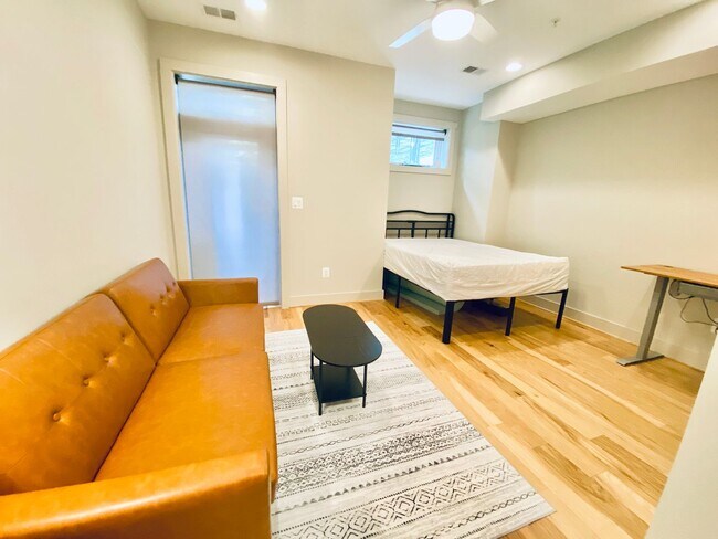 Living Space - 527 Longfellow St NW