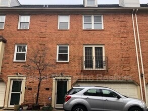 Building Photo - 527 W 20th St
