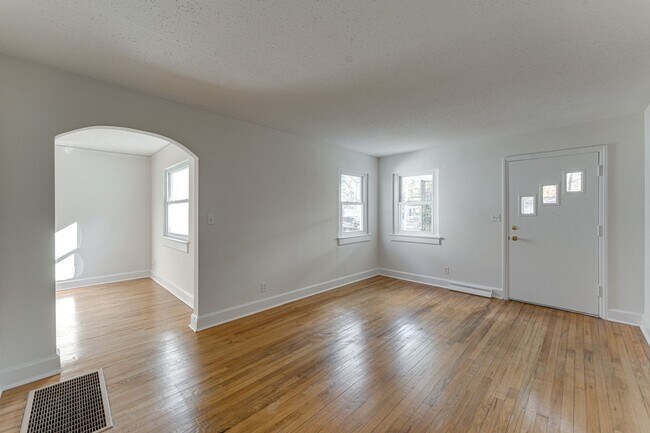 Building Photo - Beautiful Country Style 2 Bedroom 1.5 Bath...