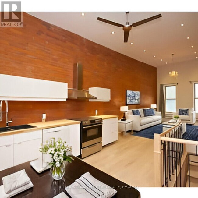 Building Photo - 191 King St E