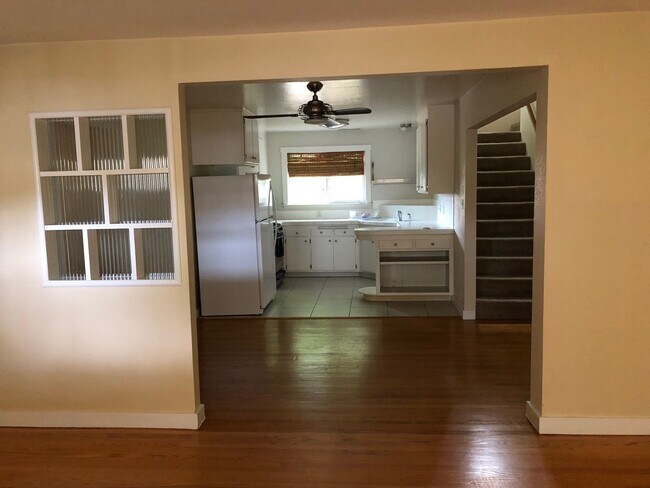 Entrada - 304 Dechene Ave