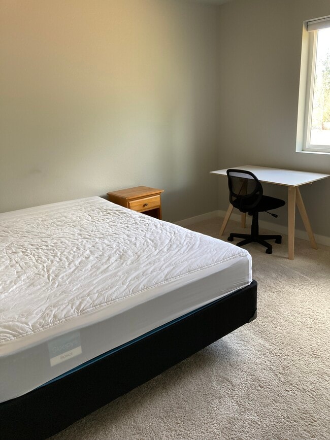 Building Photo - 5137 125th St NE