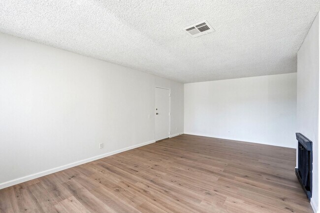 Foto del edificio - FIRST FLOOR 2BR + 2BA CONDO IN PASADENA!
