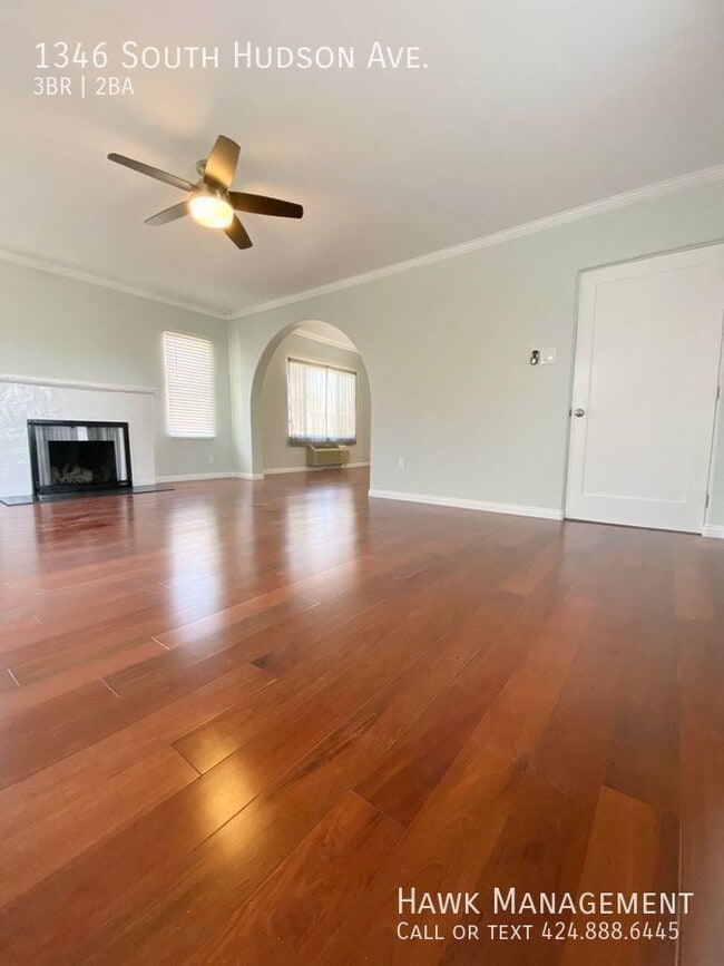 Building Photo - Spacious 3 bedroom 2 bath Unit (duplex)for...