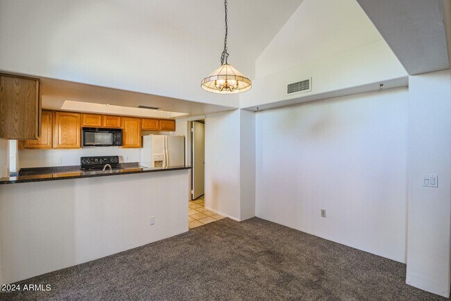Building Photo - 1333 E Morten Ave