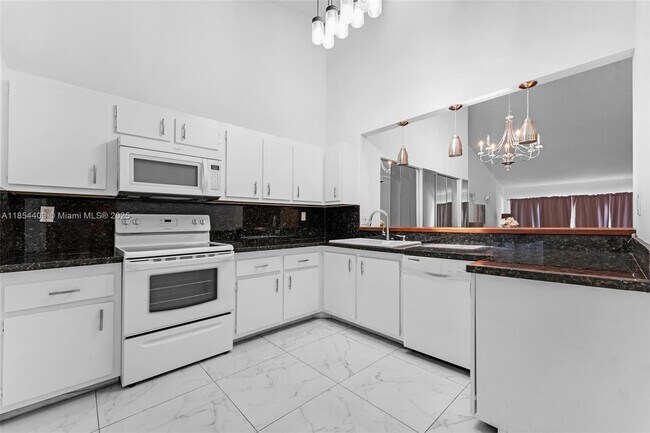 Building Photo - 19932 NE 5th Ct