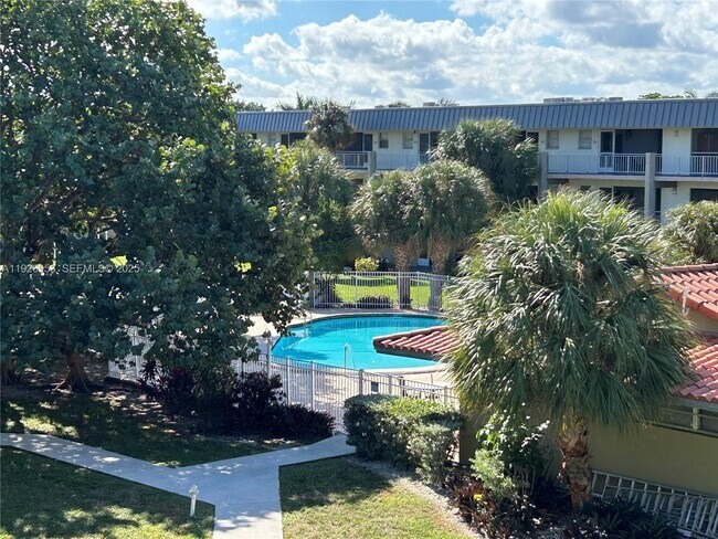 Foto del edificio - 250 Layne Blvd