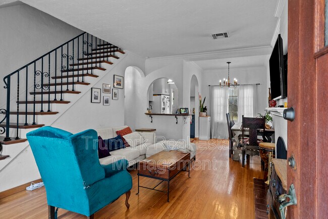 Foto del edificio - 73 1/2 N Catalina Ave