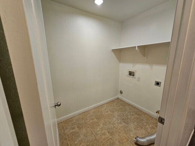 Building Photo - 5406 Sea Spray Ct