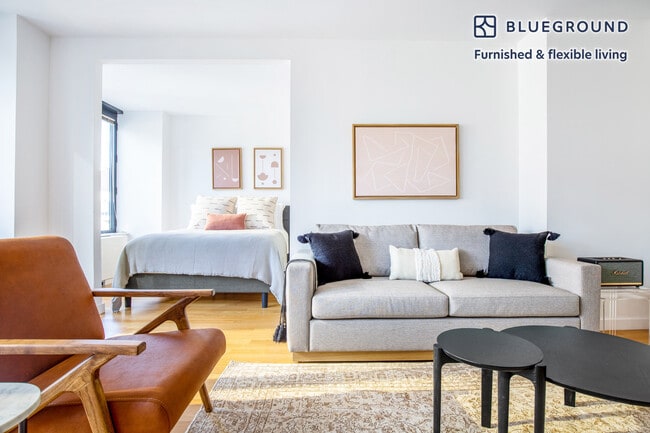 Building Photo - 150 E 57th St