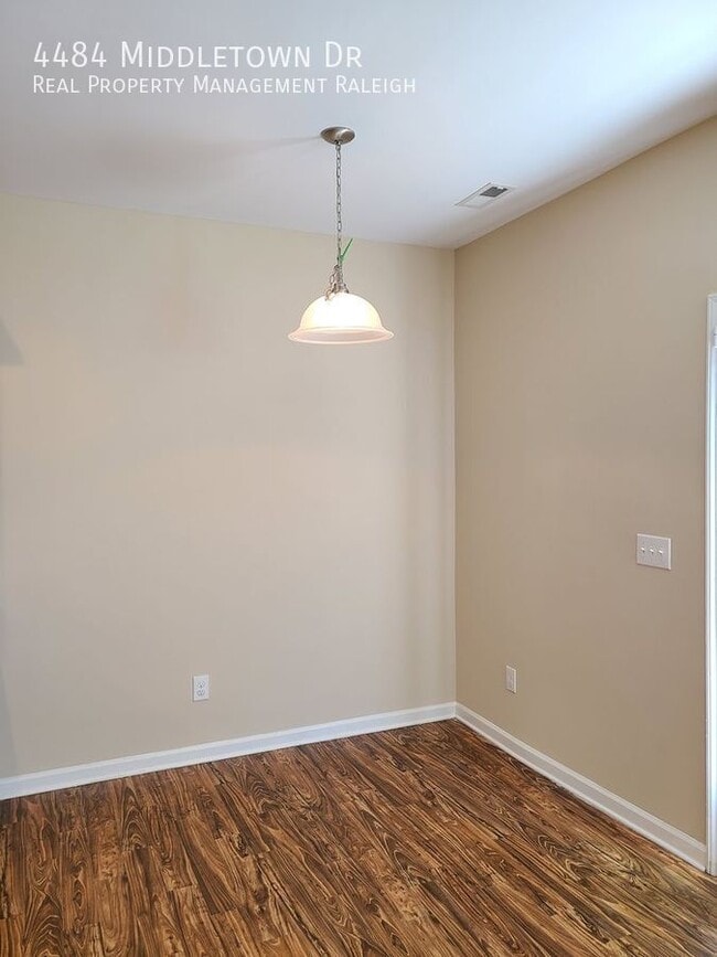 Building Photo - 4484 Middletown Dr