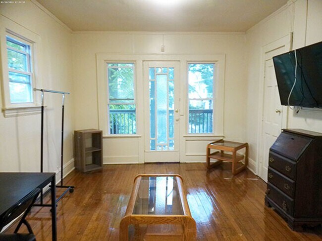 Foto del edificio - 4 Bedroom Duplex Close to Campus! - 6/1/26