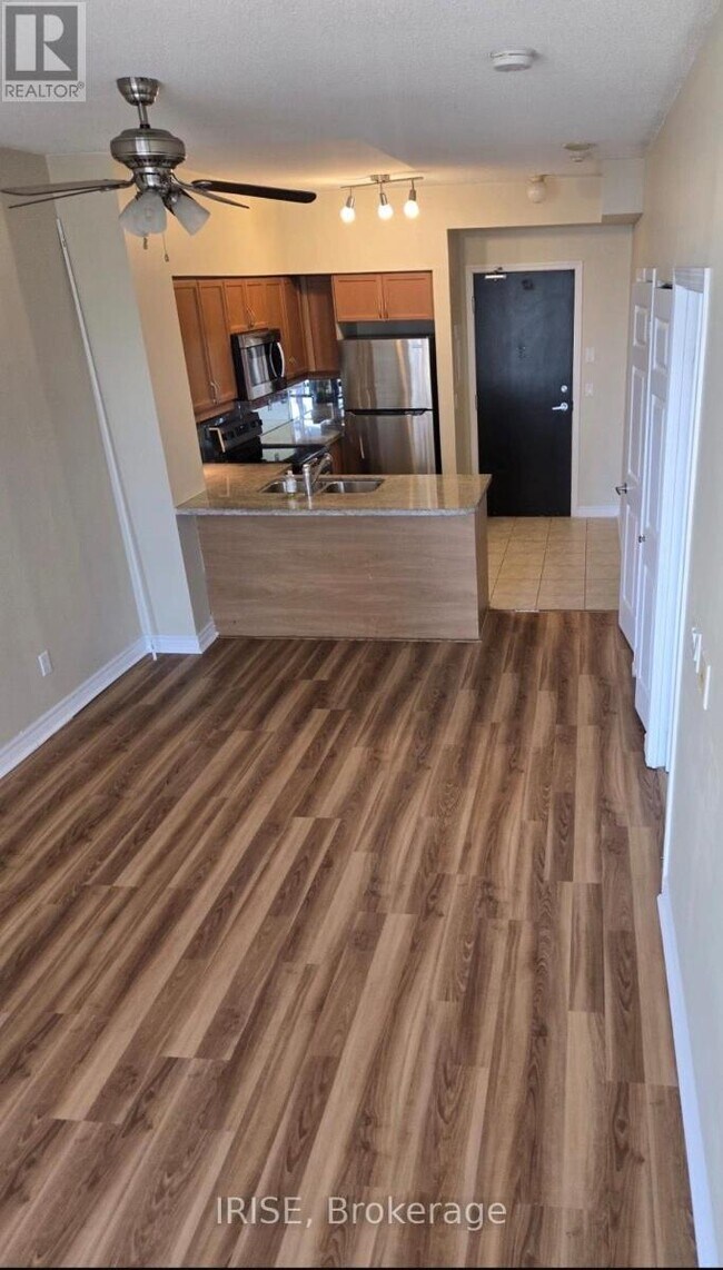 Photo du bâtiment - 388 Prince of Wales Dr