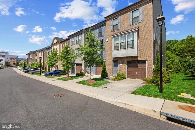 Foto del edificio - 4922 Vista Glen Ln