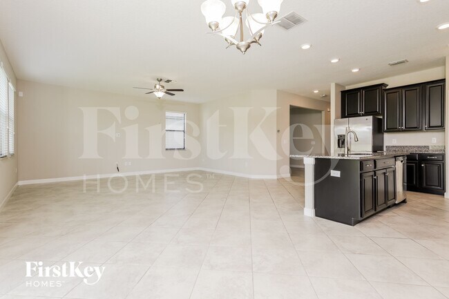 Foto del edificio - 9821 Ivory Dr