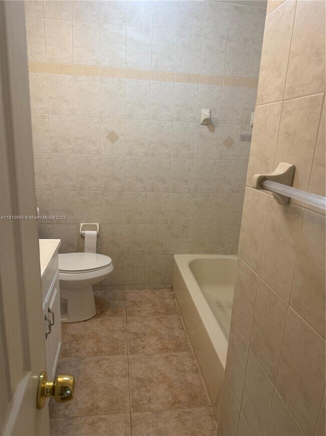 Foto del edificio - 530 N 66th Ave