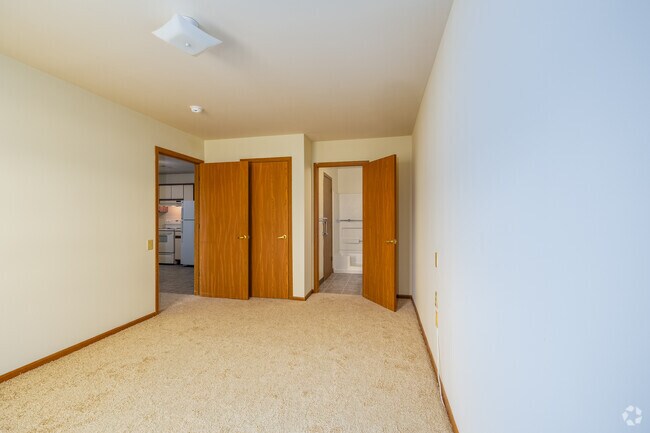 1BD, 1BA Classic - Dormitorio - St Catherine 55+ Living Community