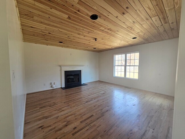 Building Photo - 122 Blue Water Dr