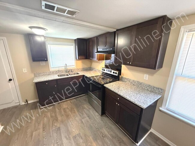 Building Photo - 857 Ola Dr