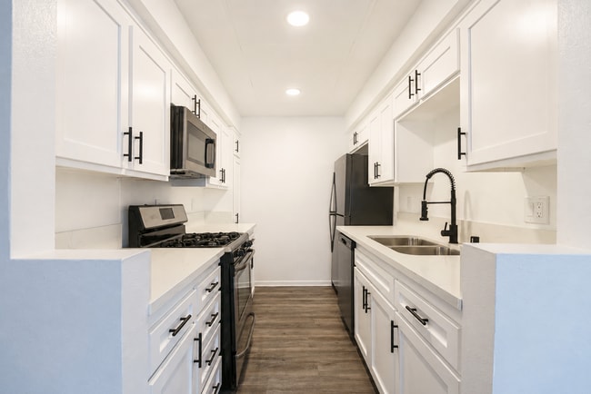 Interior Photo - 1527 Veteran Ave