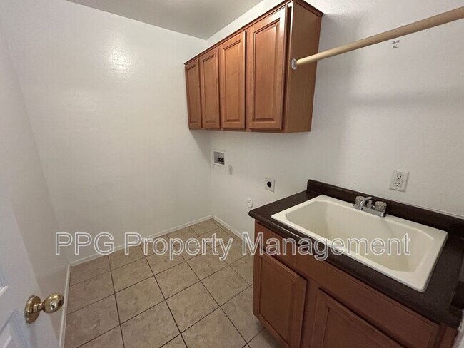 Foto del edificio - 17251 W Hilton Ave