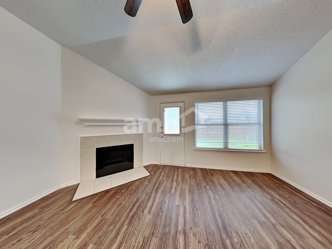 Foto del edificio - 1041 McKavett Dr