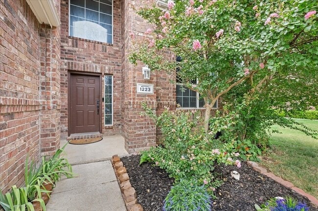 Building Photo - 1223 Mallard Creek Dr