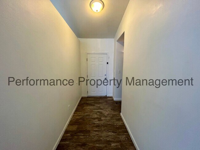Building Photo - Beautiful 3 Bed/2 Bath North Bakersfield H...