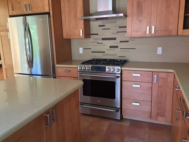 Building Photo - Renovated Single Family home near Piedmont...