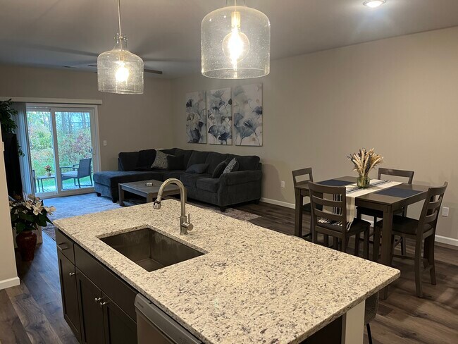 Foto del edificio - 2116 Community Ln