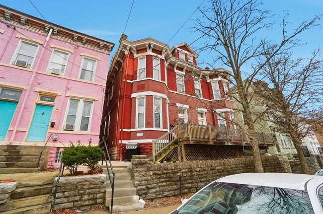 Building Photo - 6 bed/2 bath on Wheeler St., Mins. from UC for Only $650/pp ($3900/mo)!