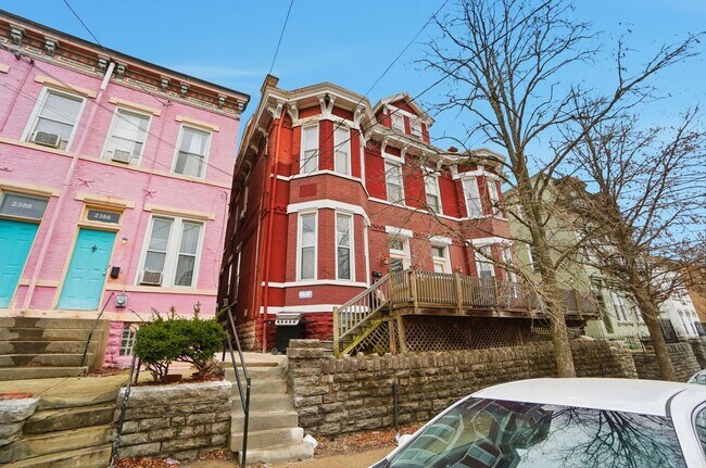 Foto del edificio - 6 bed/2 bath on Wheeler St., Mins. from UC for Only $650/pp ($3900/mo)!