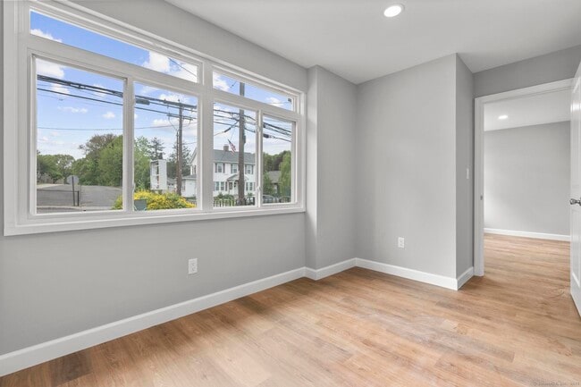 Building Photo - 389 Highland Ave